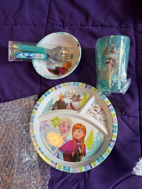 Frozen-Themed Kids 5-Piece Dinnerware Set - Teal & White